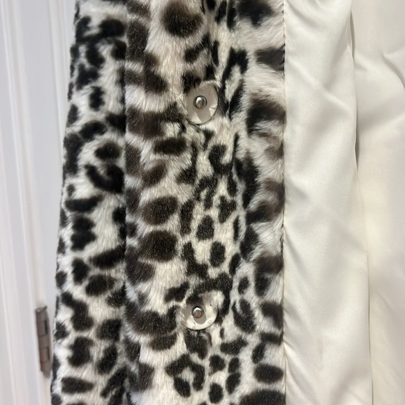Loft fuzzy leopard jacket, light weight - Picture 3 of 4